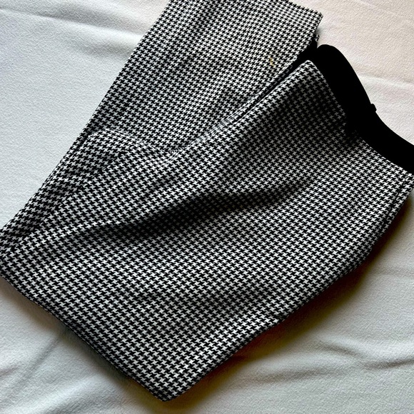 Calvin Klein Black and White Houndstooth Trousers 34 in lower waist - Picture 6 of 6
